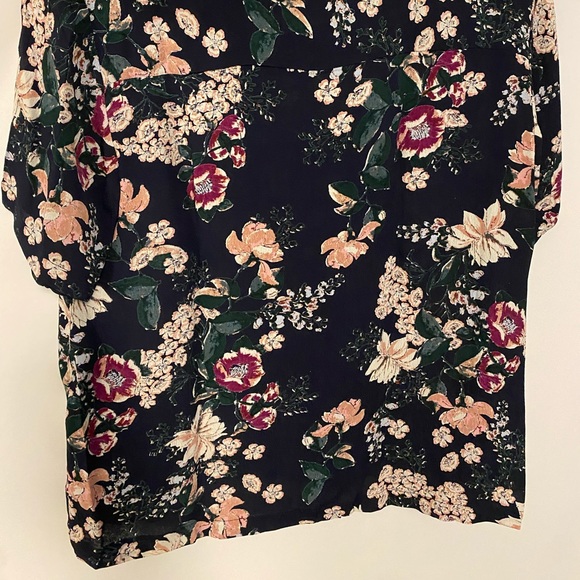 3/$15 - NWT vero moda blouse - Picture 2 of 2